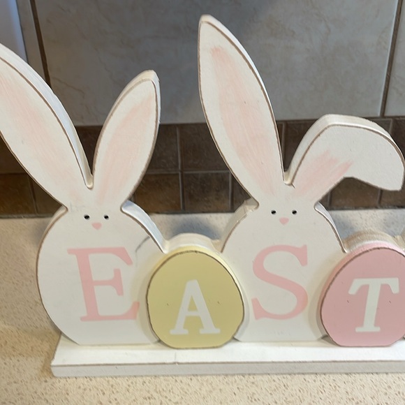 NWT Wooden Pastel Easter Bunny Shelf Decor 10x15 - Picture 3 of 4